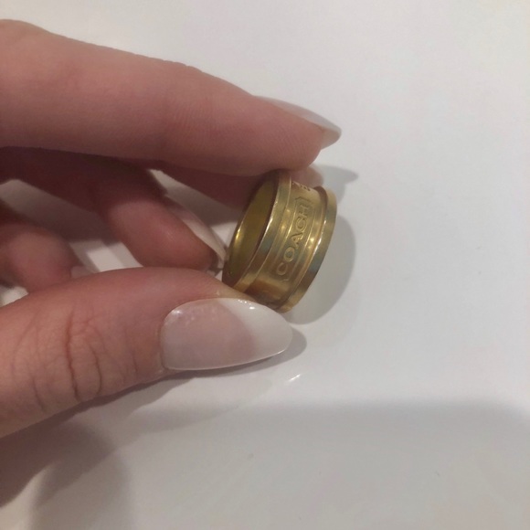 Gold coach  ring - Picture 3 of 4